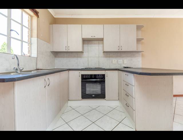 2 BEDROOM TOWNHOUSE SOLD IN HONEYDEW MANOR